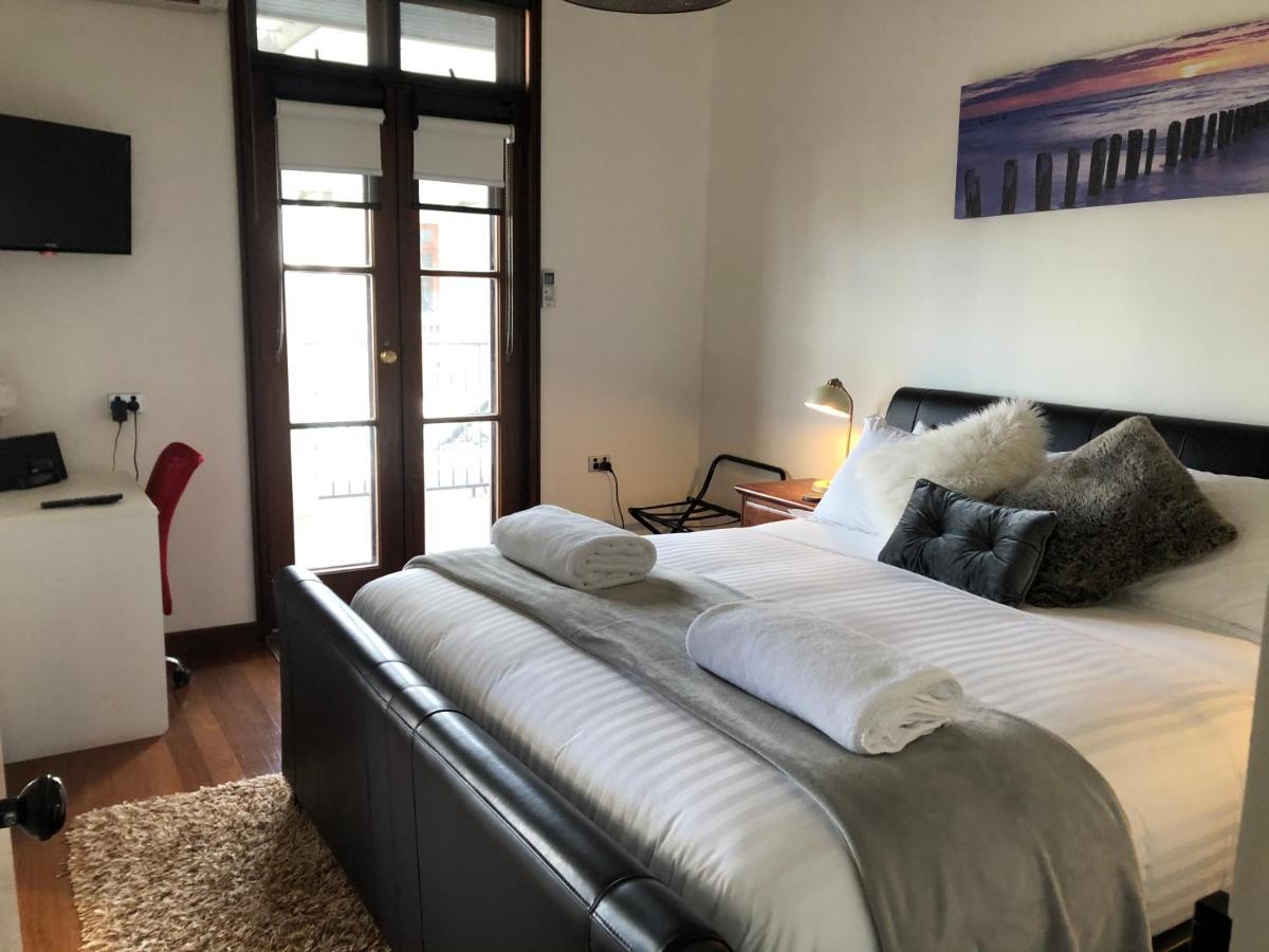 Fairway Manor Accommodation Нортам Экстерьер фото