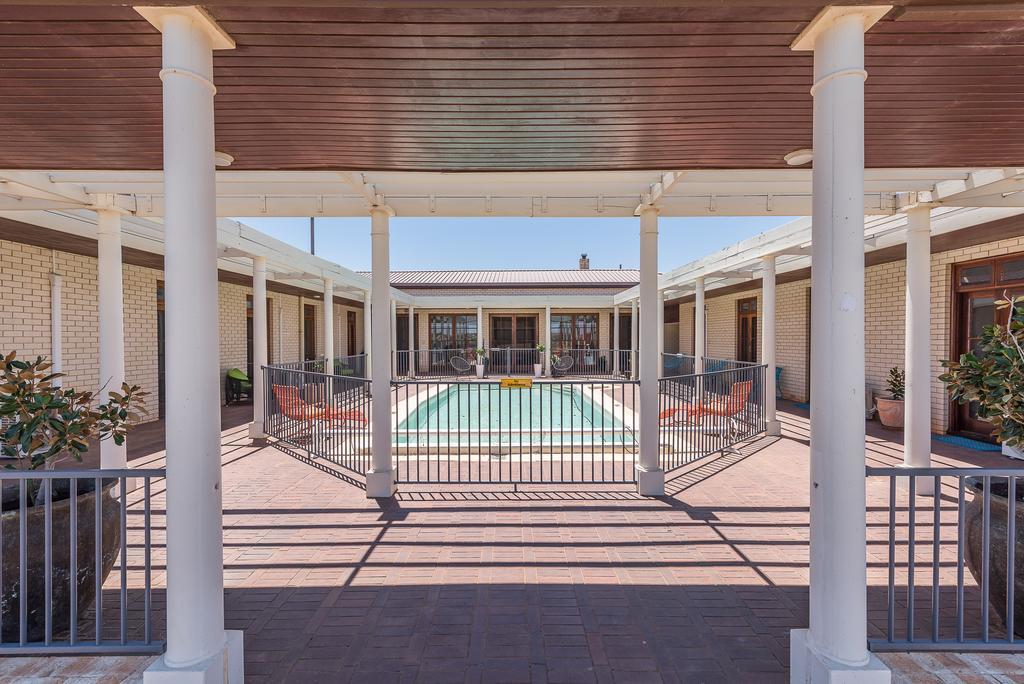 Fairway Manor Accommodation Нортам Номер фото